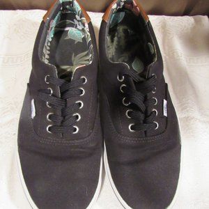 VANS   OFF THE WALL  MENS SIZE 11   BLACK